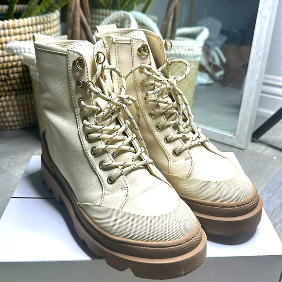 Circus by Sam Edelman Boots with Brown Bottom&Gold Lace Holes Comfortable - Picture 1 of 3